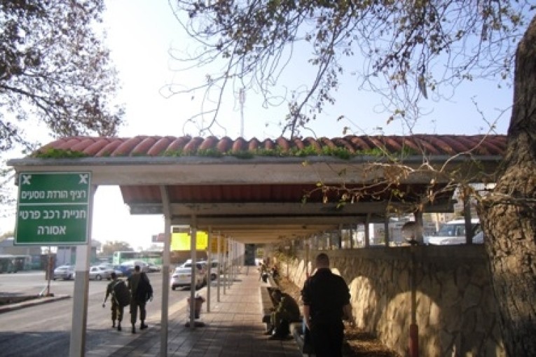 סככות אסבסט מסוכנות בתחנת אגד קריית שמונה