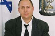 השופט  מרדכי, מודי נדל  קודם אדם, ושופט
