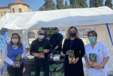 מרינה פטריות  הגליל מפנקים את צוותי הרפואה והמתחסנים במתחם הכללית בצפת