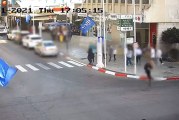 תיעוד: תושב קרית שמונה שדד אדם מבוגר בנהריה בתור לכספומט