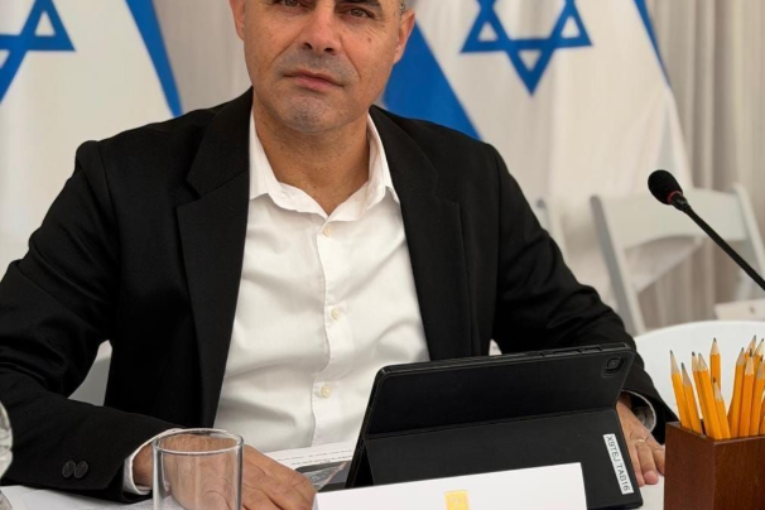 "היום אני גומר אותך": כתב האישום נגד תושב קרית שמונה שתקף את דורון שנפר בתוך העירייה