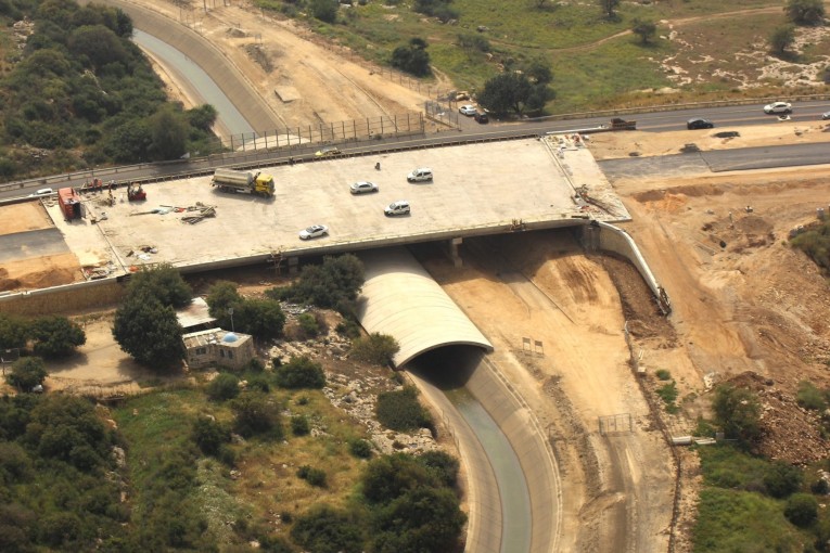 נפתח לתנועה גשר המוביל הארצי החדש בכביש 65