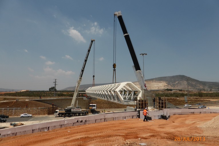 גשר להולכי רגל במחלף גולני