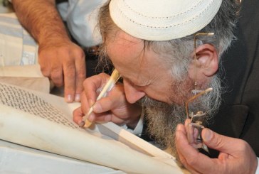 הכנסת ספר תורה לזכר הרב מרדכי אליהו זצ"ל בישיבת ההסדר צפת