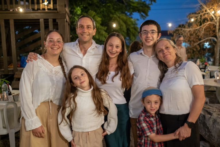 באים מאהבה